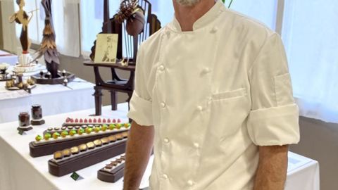 A 39 ans, le chocolatier Xavier Berger présentait le concours des MOF pour la 2e reprise, la bonne cette fois ! @B. Guicheteau A 39 ans, le chocolatier Xavier Berger présentait le concours des MOF pour la 2e reprise, la bonne cette fois ! @B. Guicheteau